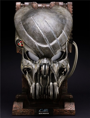 AVP (Alien vs. Predator) - Battle Damaged Celtic Predator Mask