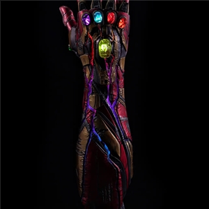 Tarrus Iron Man’s Battle Damaged 1:1 Scale Light-Up Na no Gauntlet สินค้าเปิดโชว์ 