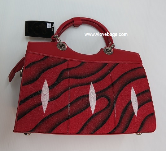 กระเป๋าสะพายหนังปลากระเบน สีแดง